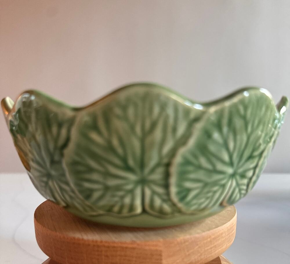 Bordallo Pinheiro Green Geranium Leaf Small Salad Dessert Bowl Portugal Crazing